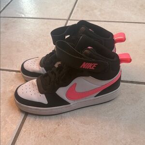 Nike Kids Mid-Top Sneakers in Black, White & Pink